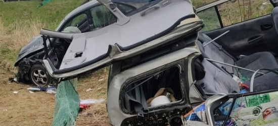 PODKARPACIE. Groźny wypadek. Trzy osoby ranne. Interweniował śmigłowiec LPR (ZDJĘCIA)