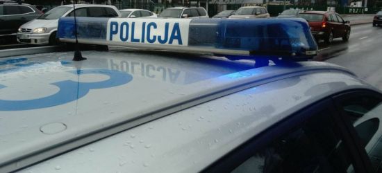 KOMAŃCZA: Matka z dzieckiem z województwa dolnośląskiego „wciągnięte” pod samochód