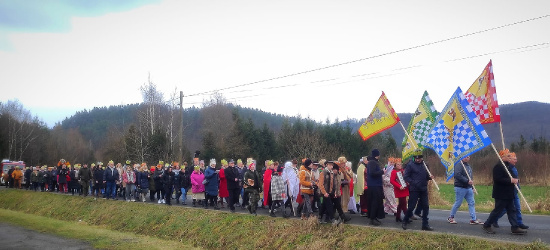 Z Tyrawy Solnej do Mrzygłodu. Podążali za Mędrcami (ZDJĘCIA)