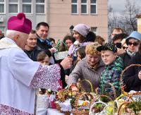 Śniadanie wielkanocne na sanockim Rynku (VIDEO, ZDJĘCIA)