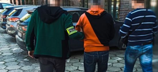 52-latek umawiał się na seks z 13-latką!