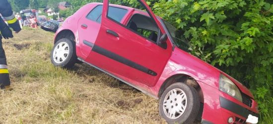 Wypadek. 19-latka zjechała na przeciwny pas. Dzieci w uderzonym samochodzie (ZDJĘCIA)
