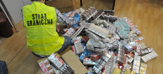 PODKARPACIE: Papierosy i alkohol z przemytu do kupienia na bazarze (ZDJĘCIA)
