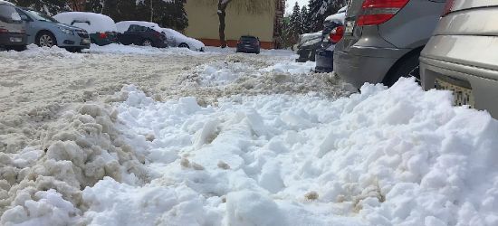 INTERWENCJA. Problem z wyjazdem z parkingu na Błoniach (VIDEO, ZDJĘCIA)