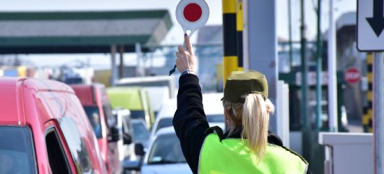 Autobus ze sfałszowanym dowodem rejestracyjnym zawrócony na granicy