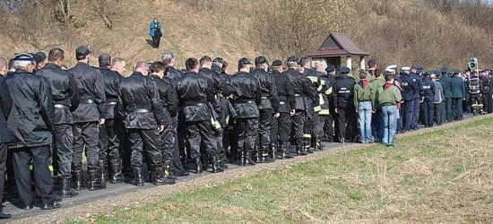 Podkarpackie służby mundurowe wspólnie podczas Drogi Krzyżowej w Zwierzyniu (ZDJĘCIA)